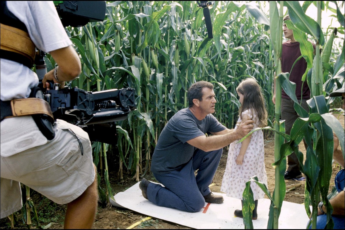 Abigail Breslin Mel Gibson Signs