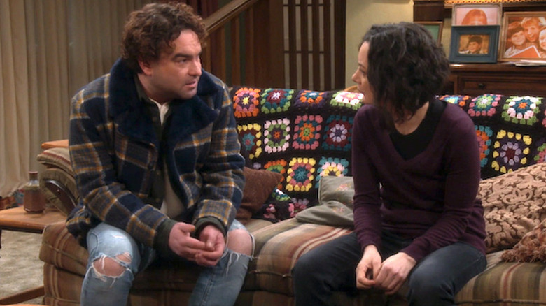 Johnny Galecki's David catches up with Sara Gilbert's Darlene on The Conners