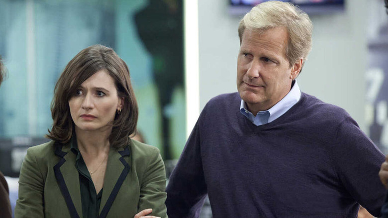 Emily Mortimer as MacKenzie standing next to Jeff Daniels as Will in The Newsroom