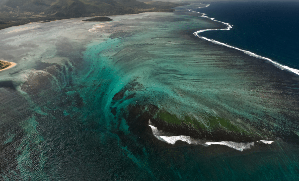 The World’s Largest Waterfall Is Hidden Beneath The Arctic Ocean, And It’s Far Bigger Than Niagara Falls!