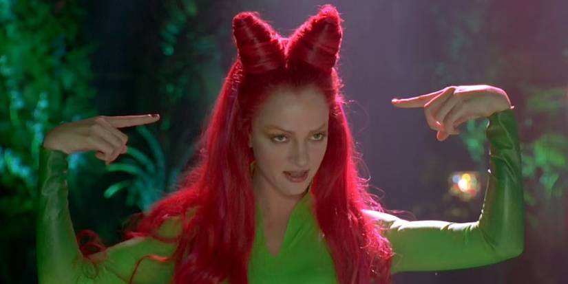 Uma Thurman as Poison Ivy pointing at her hair in Batman & Robin (1997)