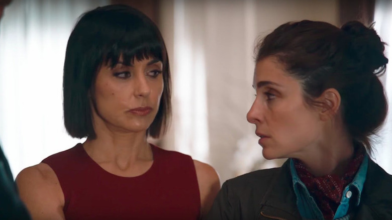 Constance Zimmer as Quinn next to Shiri Appleby as Rachel in UnREAL