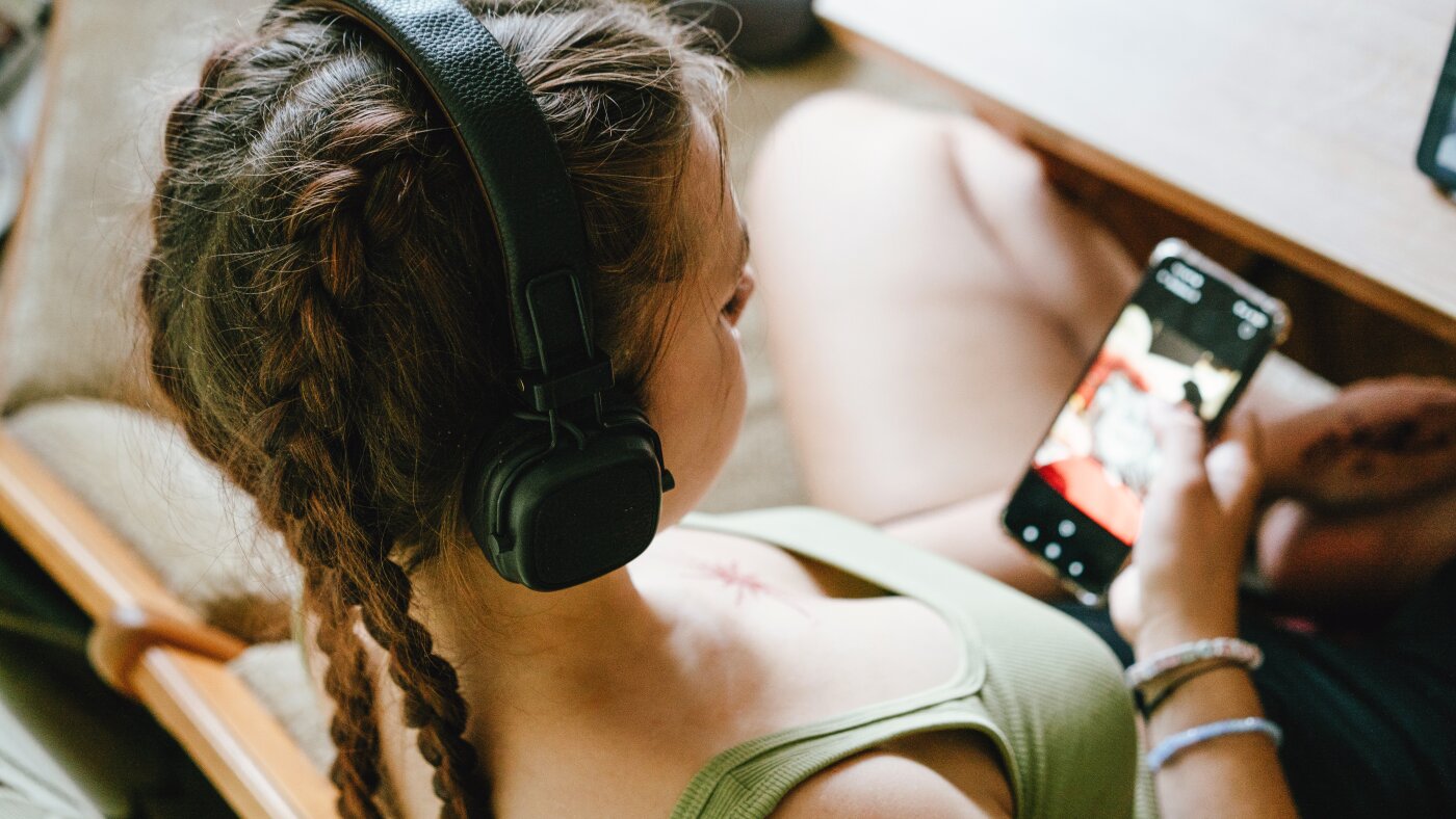 AI music is flooding streaming platforms. But listeners like it less and less : NPR