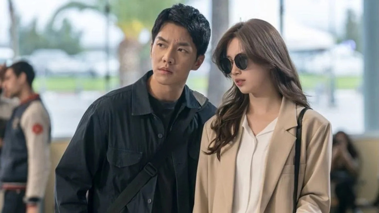 Cha Dal-gun and Go Hae-ri stand in an airport in Vagabond