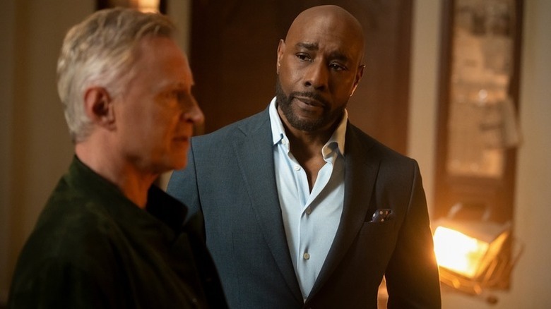 John Watson (Morris Chestnut) glances at Sherlock Holmes (Robert Carlyle) in Watson