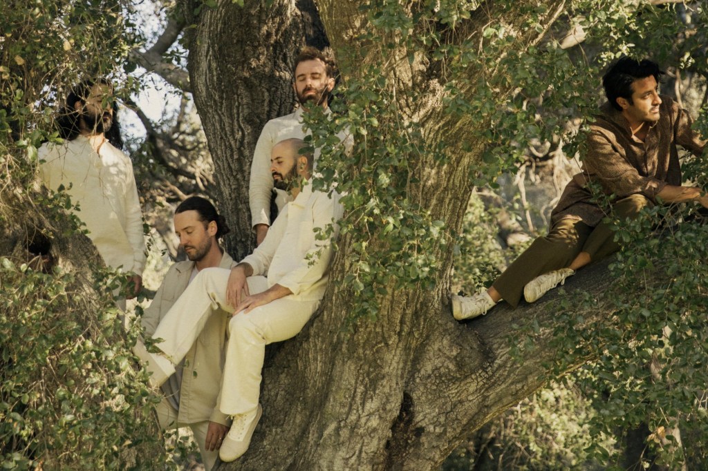 Young the Giant's 'Different Kind of Love' No. 1 on Alternative Airplay