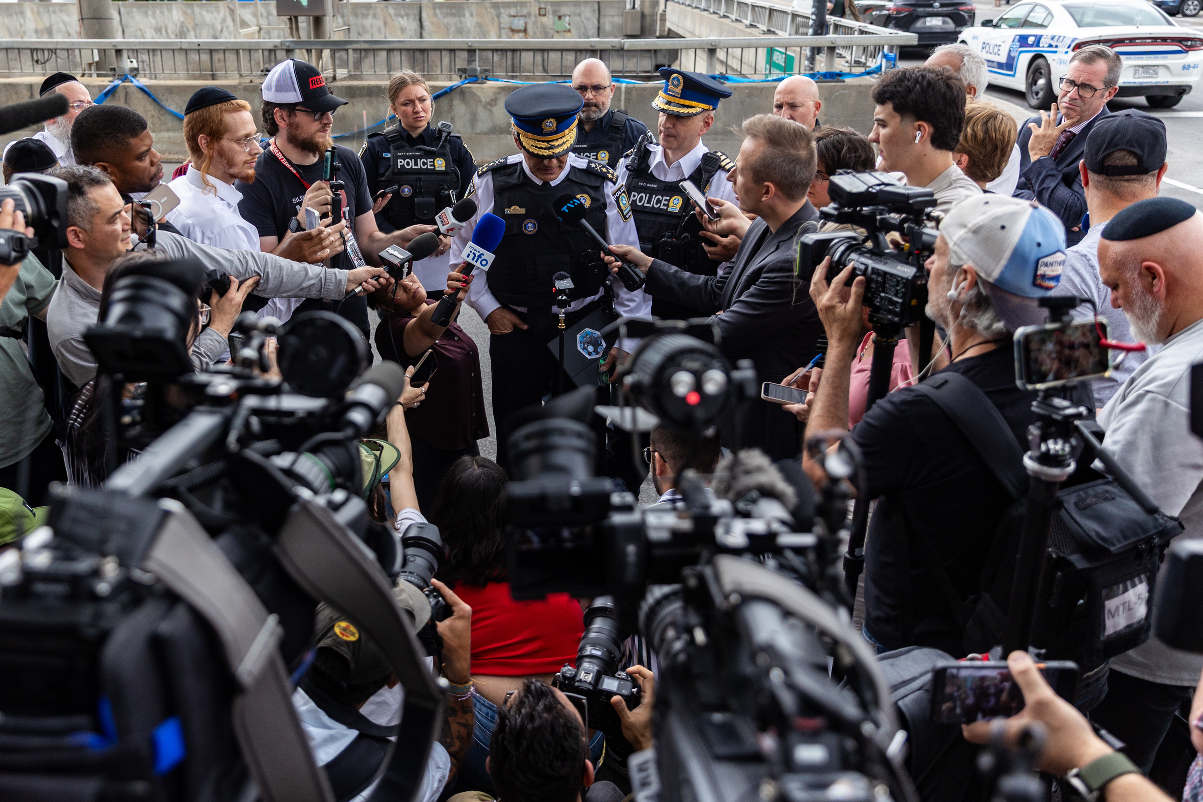 Police chief surrounded y reporters
