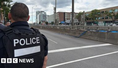 Montreal shooting leaves officer, civilian and suspect dead - BBC