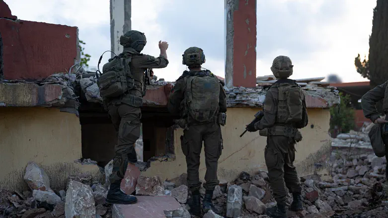 Southern Lebanon: Terrorist hurls grenade, four soldiers injured