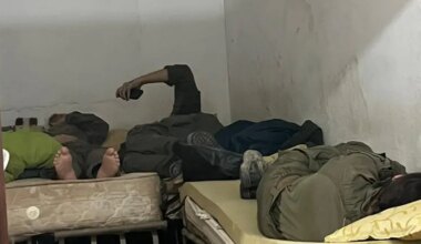 Image of mixed sleeping arrangements in Lebanon infuriates soldiers' wives