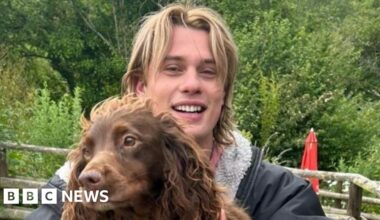 He-Man star takes shine to dog on Devon film set - BBC