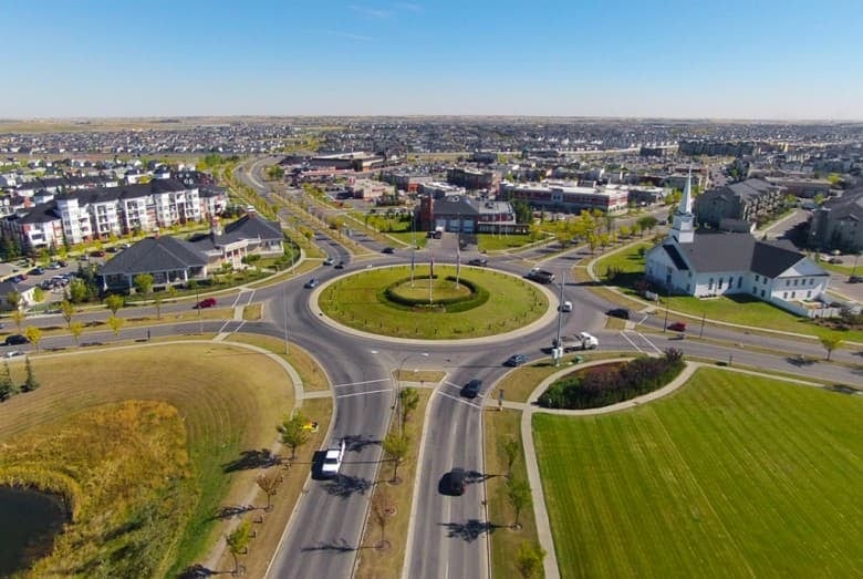 A photo of a traffic circle.
