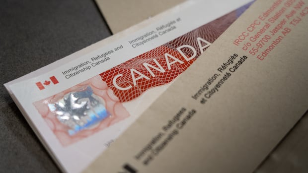 Canada's population drops in first quarter of 2026