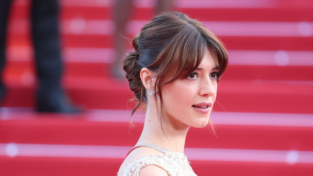Daisy Edgar-Jones Goes Auburn Copper for Summer