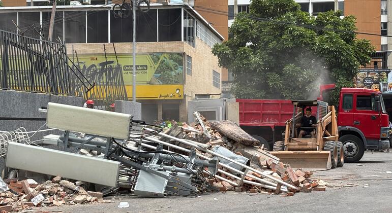 Venezuela quake: ‘People still terrified to re-enter what were their homes’