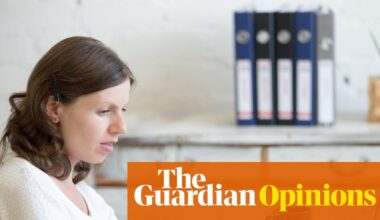 Momfluencers are co-parenting with AI. Is it better than a man? | Arwa Mahdawi