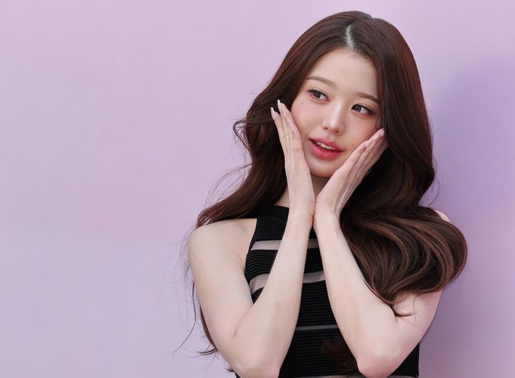 Jang Wonyoung of K-pop group IVE poses at Dyson Korea's Supersonic Travel Lounge pop-up store in Seongsu-dong, Seoul, April 23. Yonhap