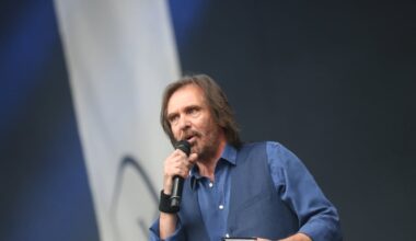 Dennis Locorriere: Dr Hook lead vocalist who sang band’s breakthrough hit Sylvia’s Mother – The Irish Times