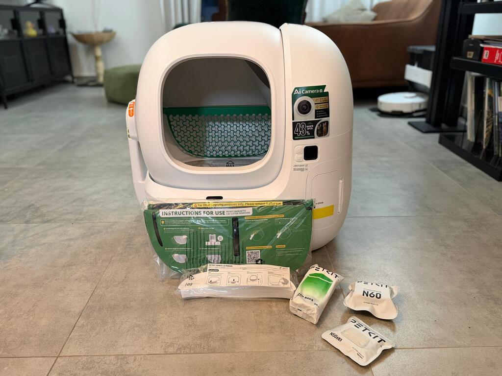 PETKIT Purobot Max Pro 2 litter box (Photo: Daniela Ginzburg) ארגז החול Purobot Max Pro 2 של חברת PETKIT