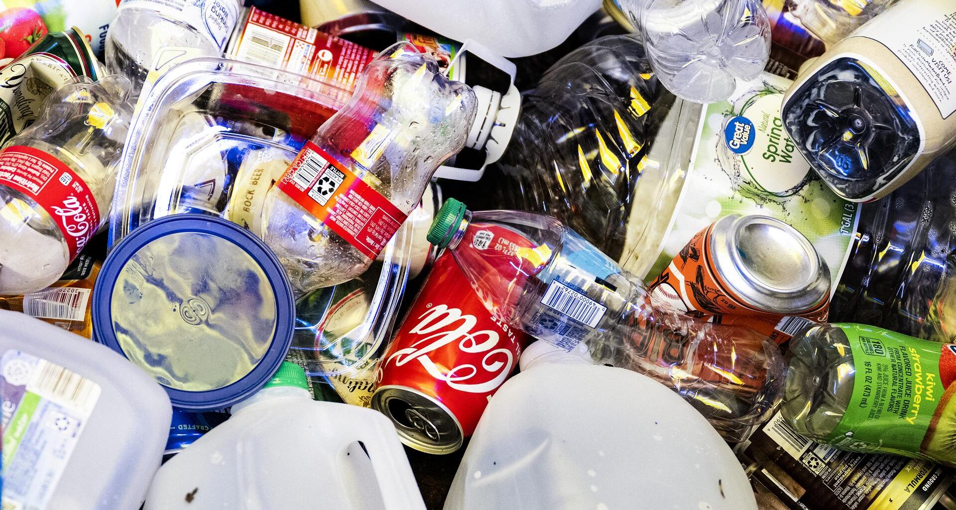 U.S. recycling conditions are worsening, and a new report blames a lack of confidence and education about how the system works.