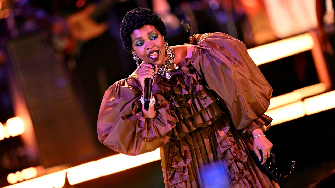 Watch Ms. Lauryn Hill Tribute With SZA, Doechii, and Nas at BET Awards 2026