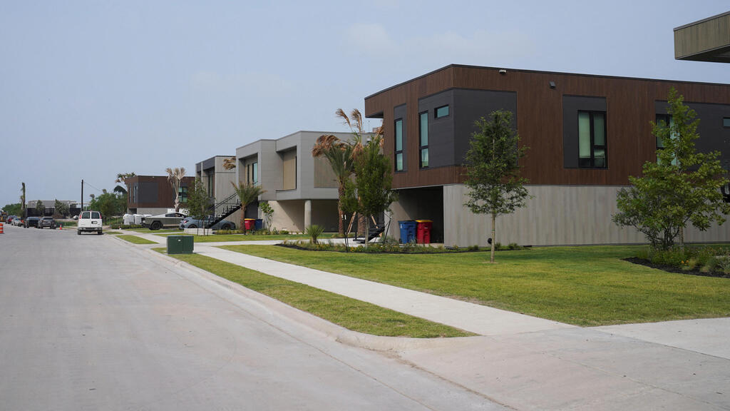Homes built in Starbase (Photo: Gabriel V. Cardenas/Reuters) בתים שנבנו בסטארבייס