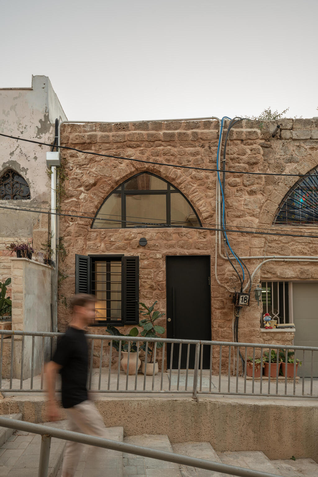 The building from the outside (Photo: Michael Shvadron) הבית של ספיר וניב, יפו, כאן גרים