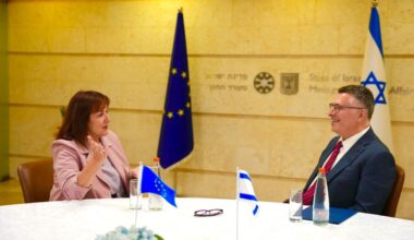 EU commissioner Dubravka Šuica with Israeli foreign minister Gideon Sa'ar in Tel Aviv on 22 June