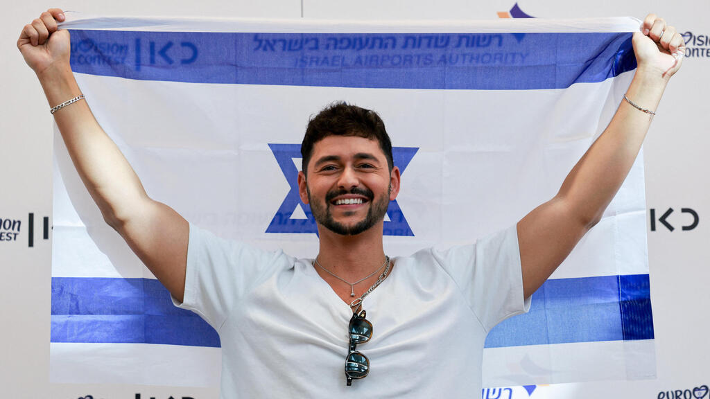 Noam Bettan returns from Eurovision (Photo: Amir Cohen/Reuters) נועם בתן בנתב"ג