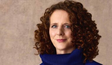 Maggie O’Farrell tops indie charts while Elle Kennedy also makes an impact