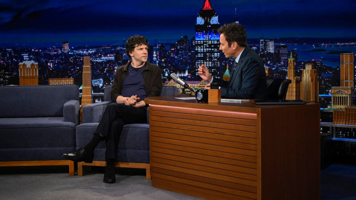 Why Jesse Eisenberg donated his kidney to a complete stranger – NBC Los Angeles