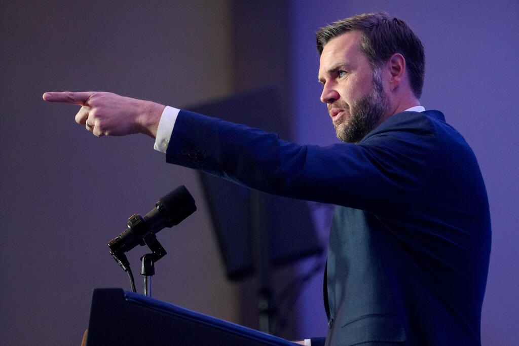 Only yesterday, U.S. Vice President JD Vance revealed that officials from CENTCOM are expected to meet representatives of the Islamic Revolutionary Guard Corps (Photo: REUTERS/Nathan Howard/Pool) סגן נשיא ארה"ב ג'יי די ואנס