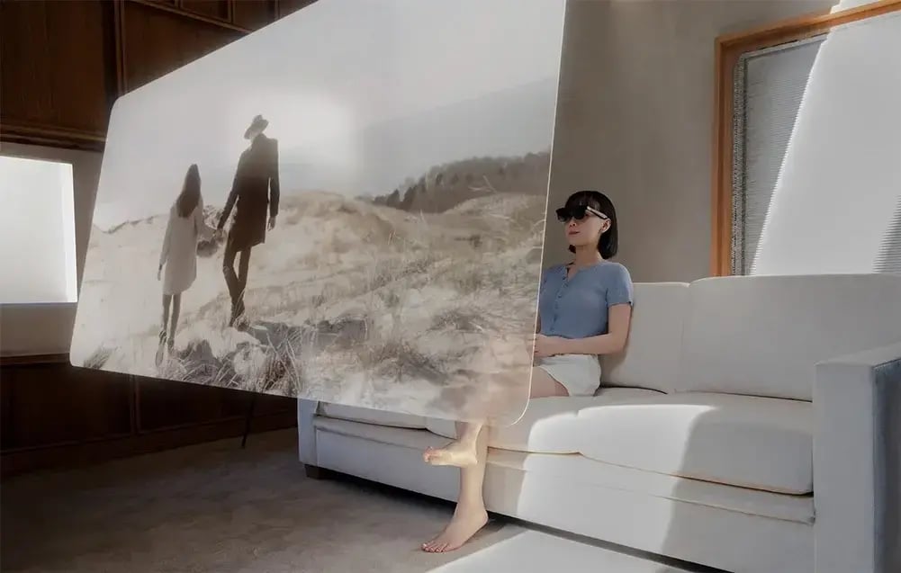 Like having a giant screen in front of your eyes (Photo: XREAL) כמו להיות עם מסך ענק מול העיניים. XREAL One Pro