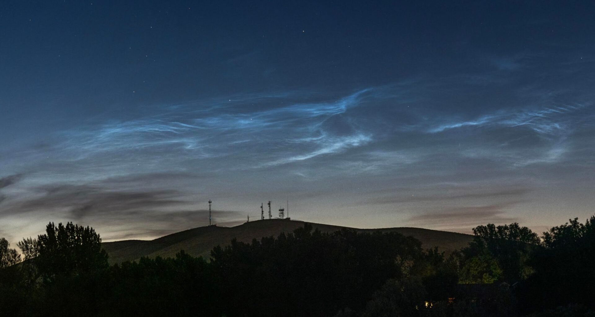 One of the sky's rarest phenomena is back — How to see rare night-shining clouds this summer