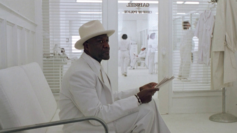 Jackson in white in Gabriel's office in A Life Less Ordinary