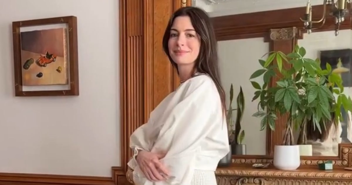 Anne Hathaway announces she is pregnant with her third child