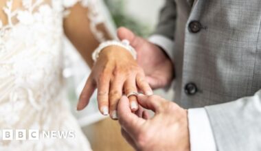 Married at First Sight Australia allegations 'disturbing', says country's watchdog - BBC