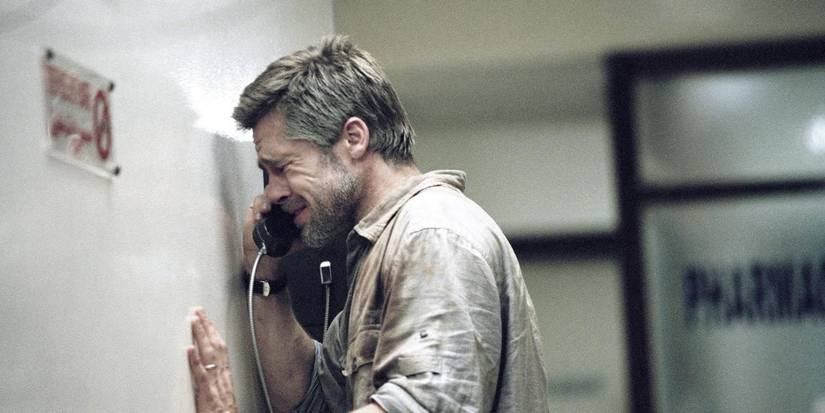 Brad Pitt crying while talking over the phone in a hospital in 'Babel'