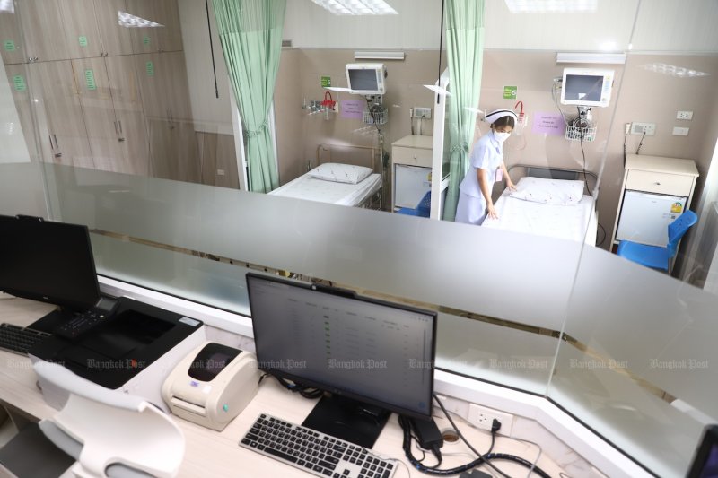 A nurse checks a bed in the integrated medical innovation clinic and cancer research ward at the National Cancer Institute in Bangkok. (Photo: Nutthawat Wichieanbut)