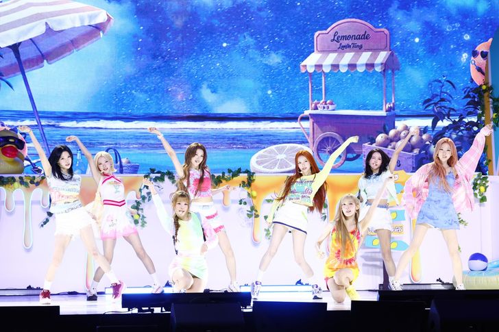 K-pop girl group Hearts2Hearts performs 'Lemon Tang,' the title track from group's eponymous new minialbum, during a media showcase at Blue Square in Yongsan District, Seoul, Monday. Yonhap