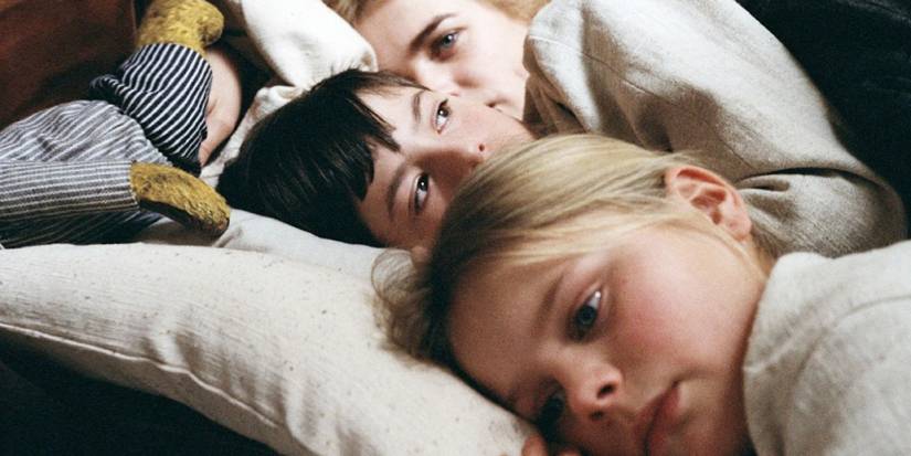 Two children in bed in Fanny and Alexander