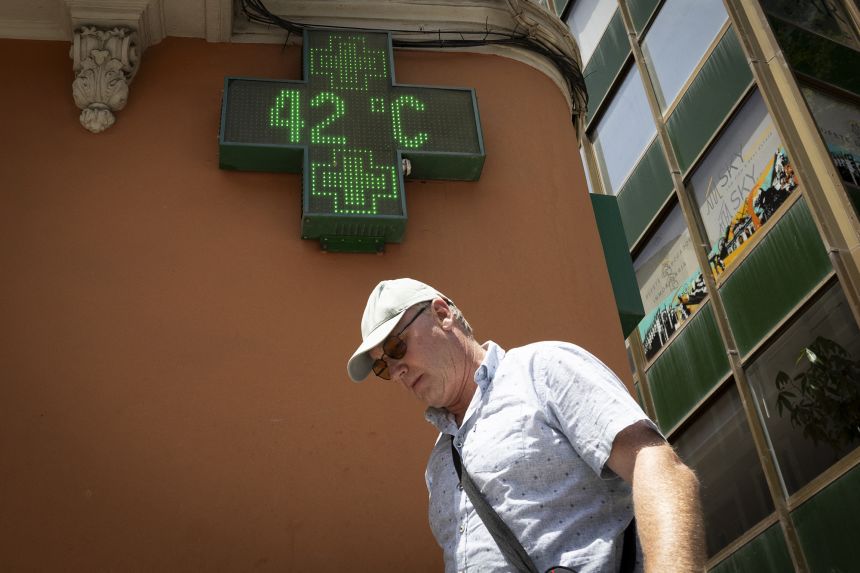 A sign reading 42 degrees Celsius (107.6 Fahrenheit) in Palma de Mallorca, Spain, on June 20, 2026.