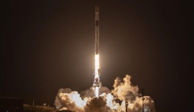 SpaceX launches 24 Starlink satellites to orbit from California (video)