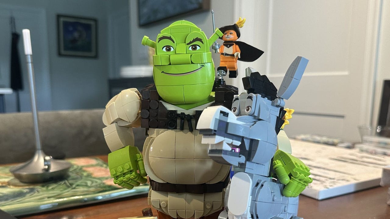 LEGO Shrek, Donkey, and Puss in Boots Review