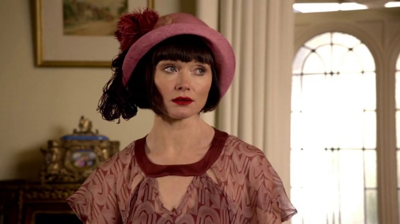 Phryne looking to her left on Miss Fisher's Murder Mysteries S1E1