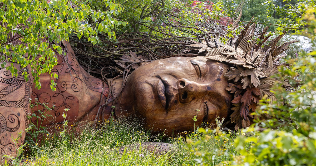 Giant Sleeping Gaia Sculpture Rests Among Wildflowers at Chelsea Flower Show’s Garden of the Year - My Modern Met