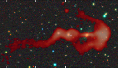 Bow-and-arrow-shaped radio galaxy discovered by citizen scientist