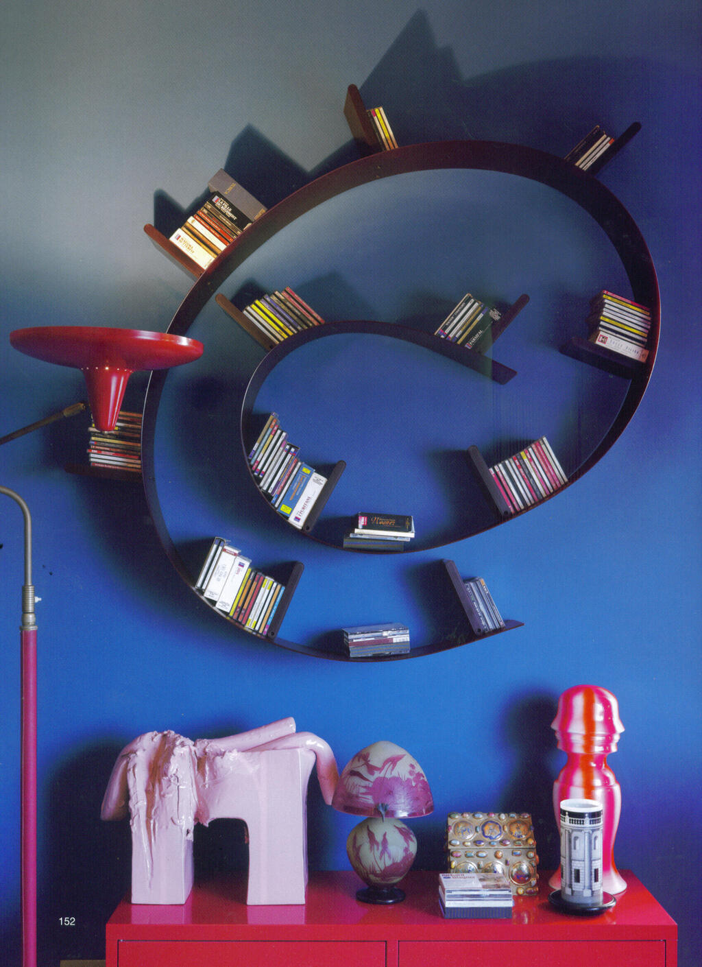 Bookworm bookshelf, designed for Kartell in 1993 (Photo: KARTELL) ספריית התולעת בעיצוב רון ארד לחברת KARTELL, החל מ-2,390 שקל, הביטאט