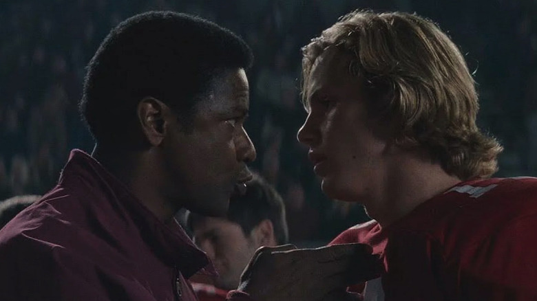 Herman Boone (Denzel Washington) lectures Ronny Bass (Kip Pardue) on the field in Remember the Titans