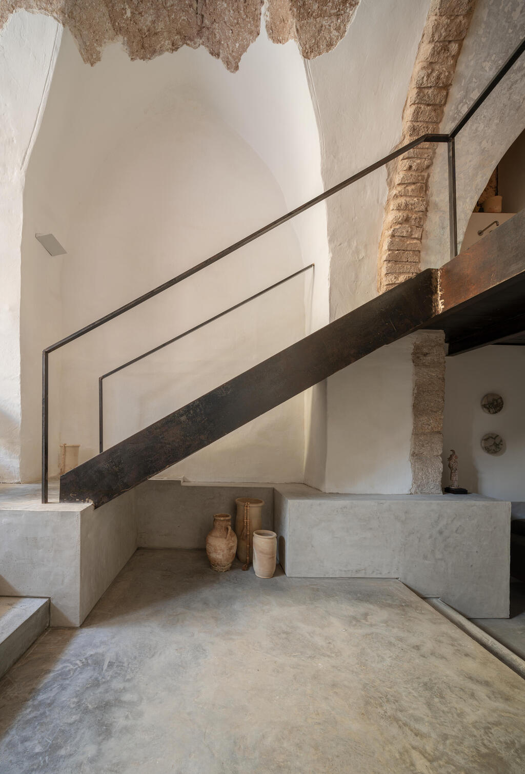The floor was cast as a single concrete slab (Photo: Michael Shvadron) הבית של ספיר וניב, יפו, כאן גרים